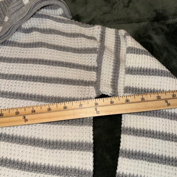 Sage + Stone Striped Cowl Neck Cropped Sweater Gray White Women's Size Large - Picture 6 of 9